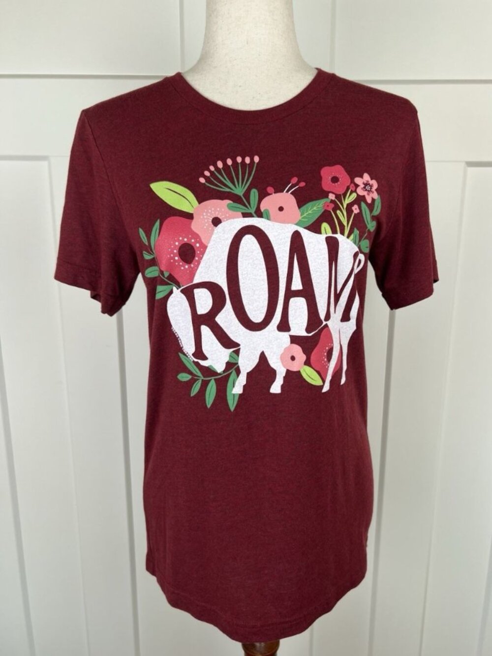 Texas True Threads Roam Buffalo Floral Graphic Tee Burgundy Small Western Bison